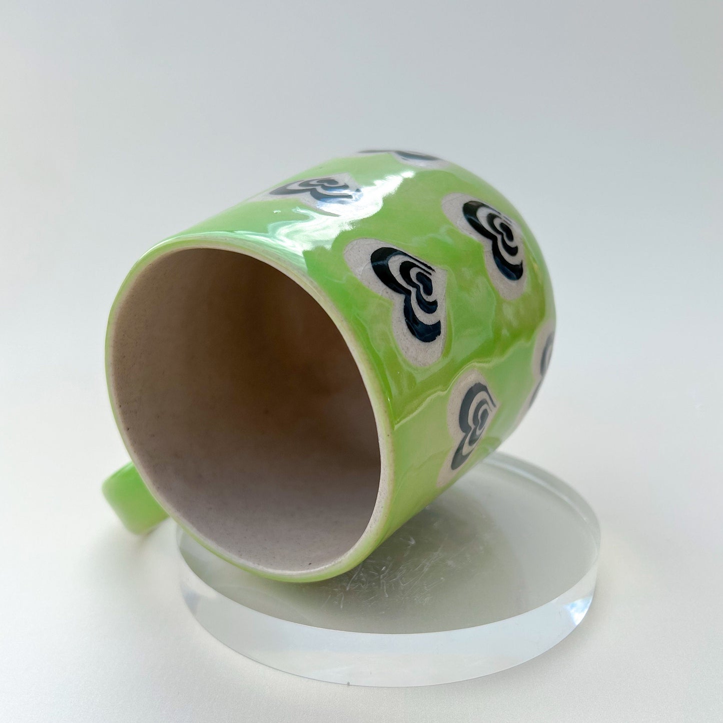 Green and Black Heart 16 Ounce Ceramic