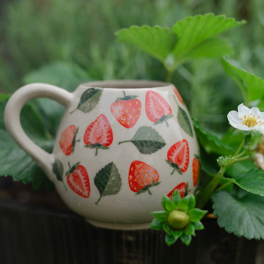Strawberry 12 Ounce Ceramic Mug