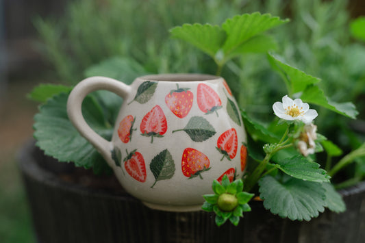 Strawberry 12 Ounce Ceramic Mug