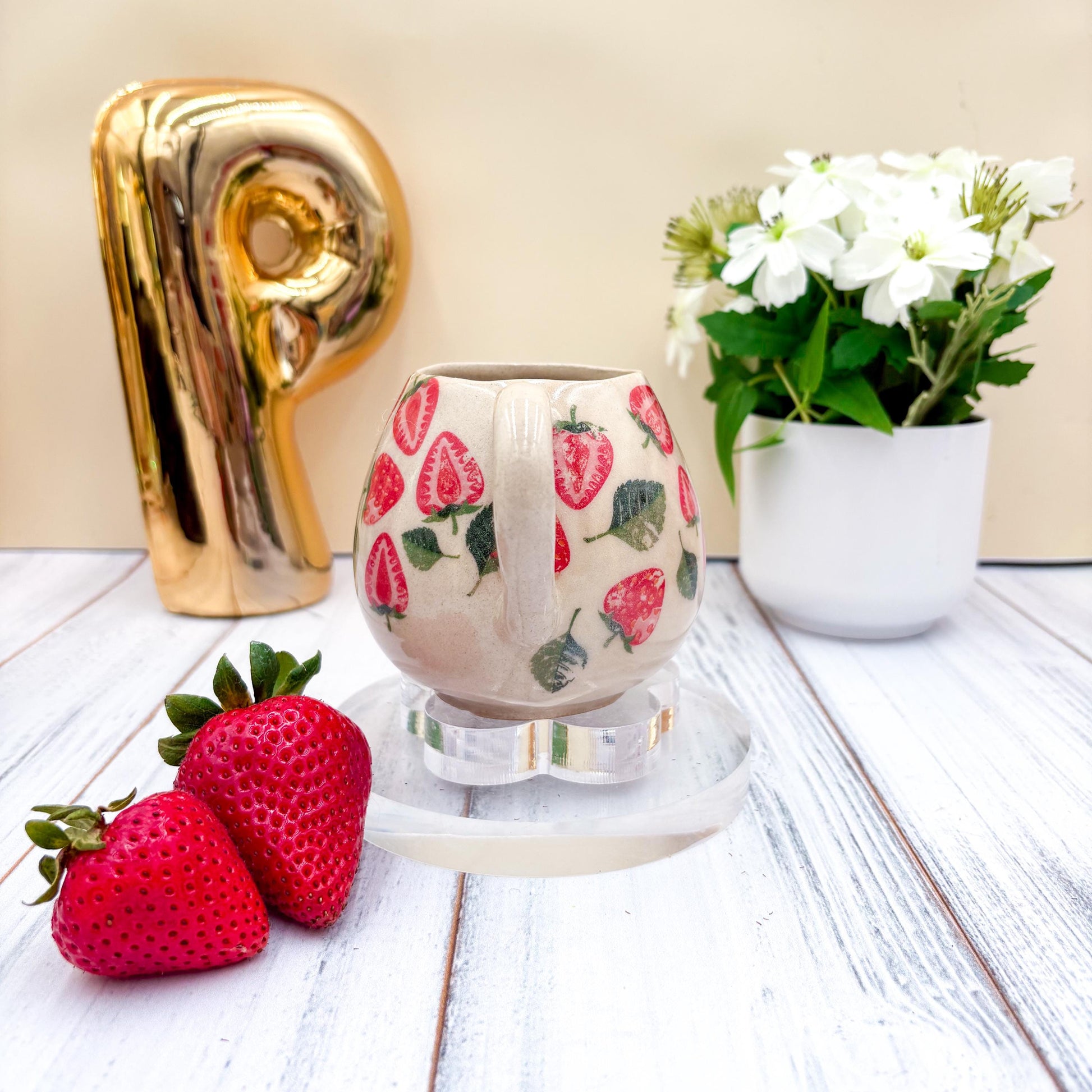 Strawberry 12 Ounce Ceramic Mug