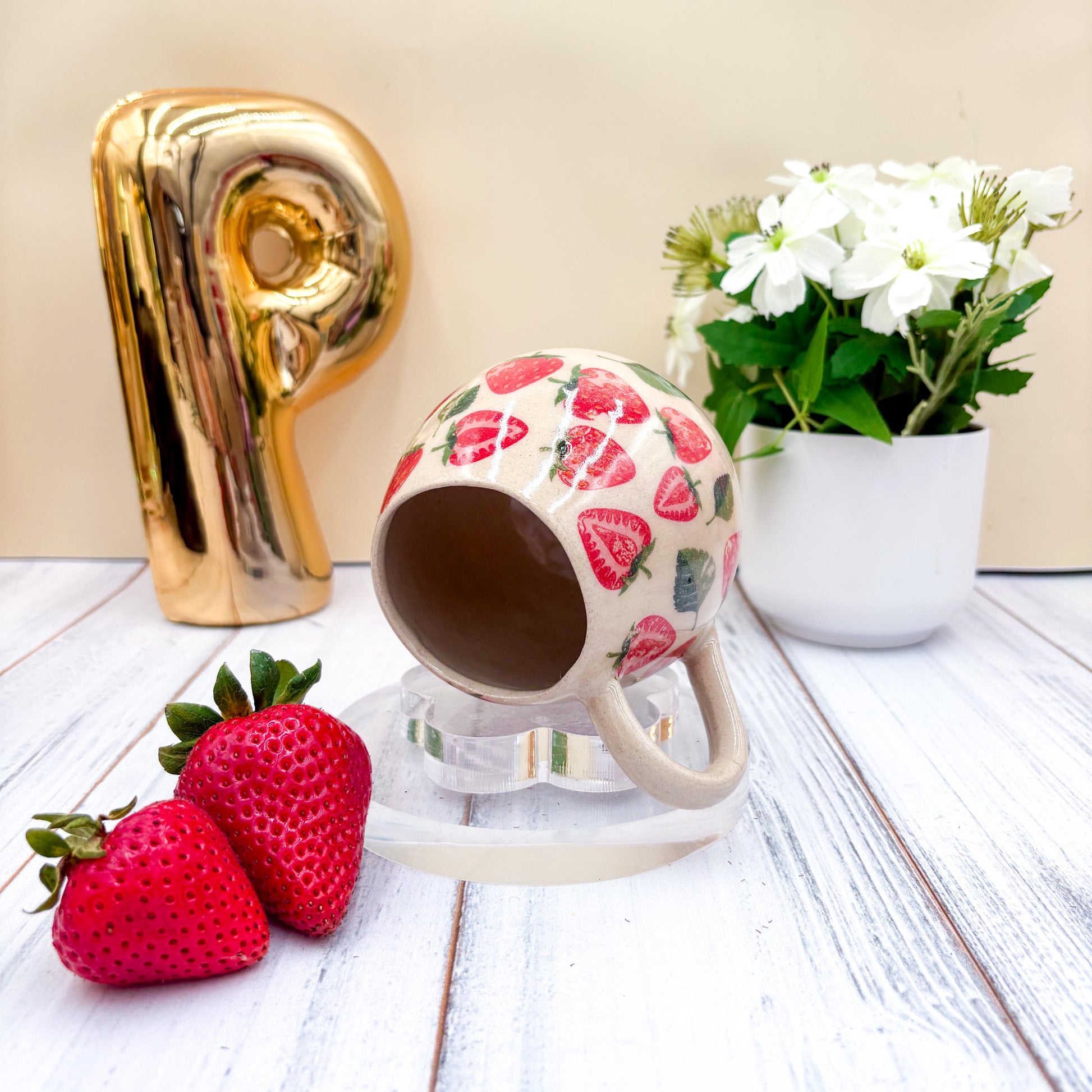 Strawberry 12 Ounce Ceramic Mug