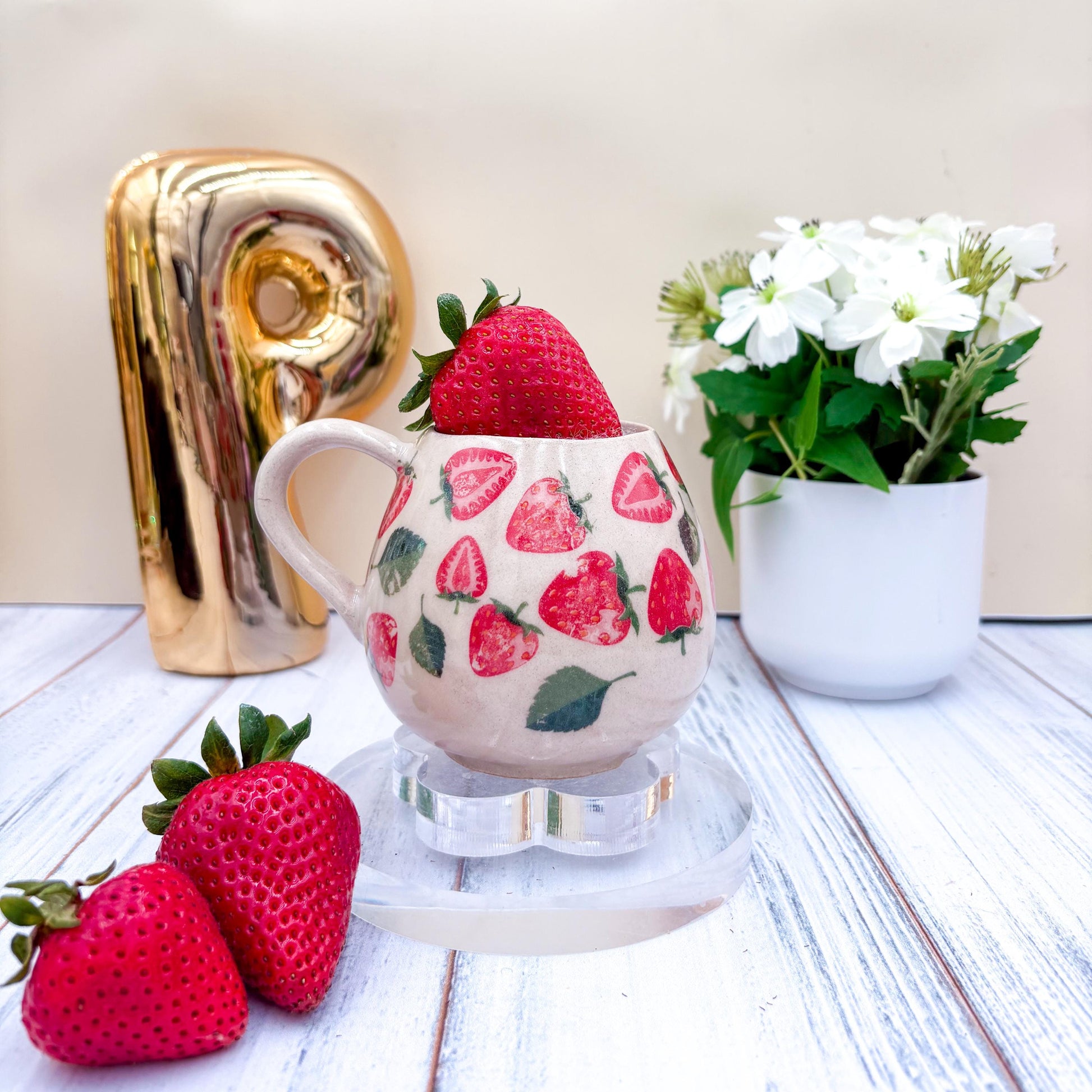Strawberry 12 Ounce Ceramic Mug