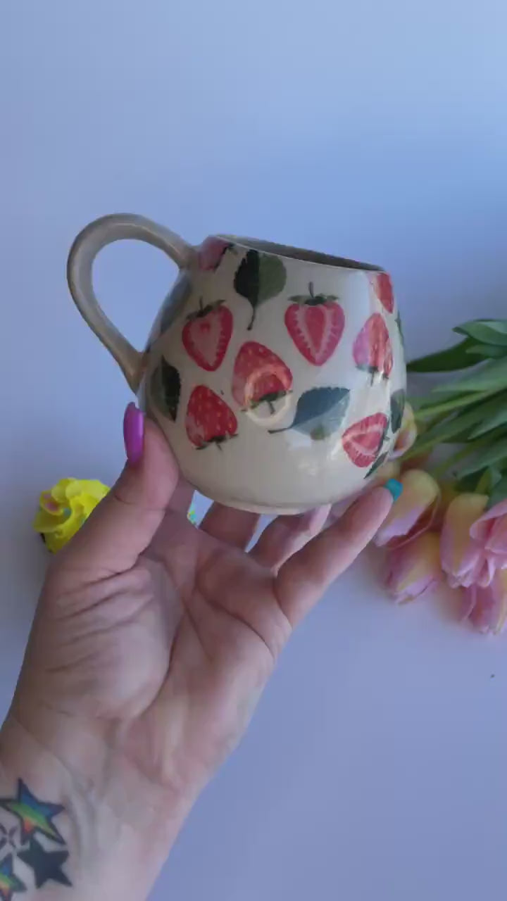 Strawberry 12 Ounce Ceramic Mug